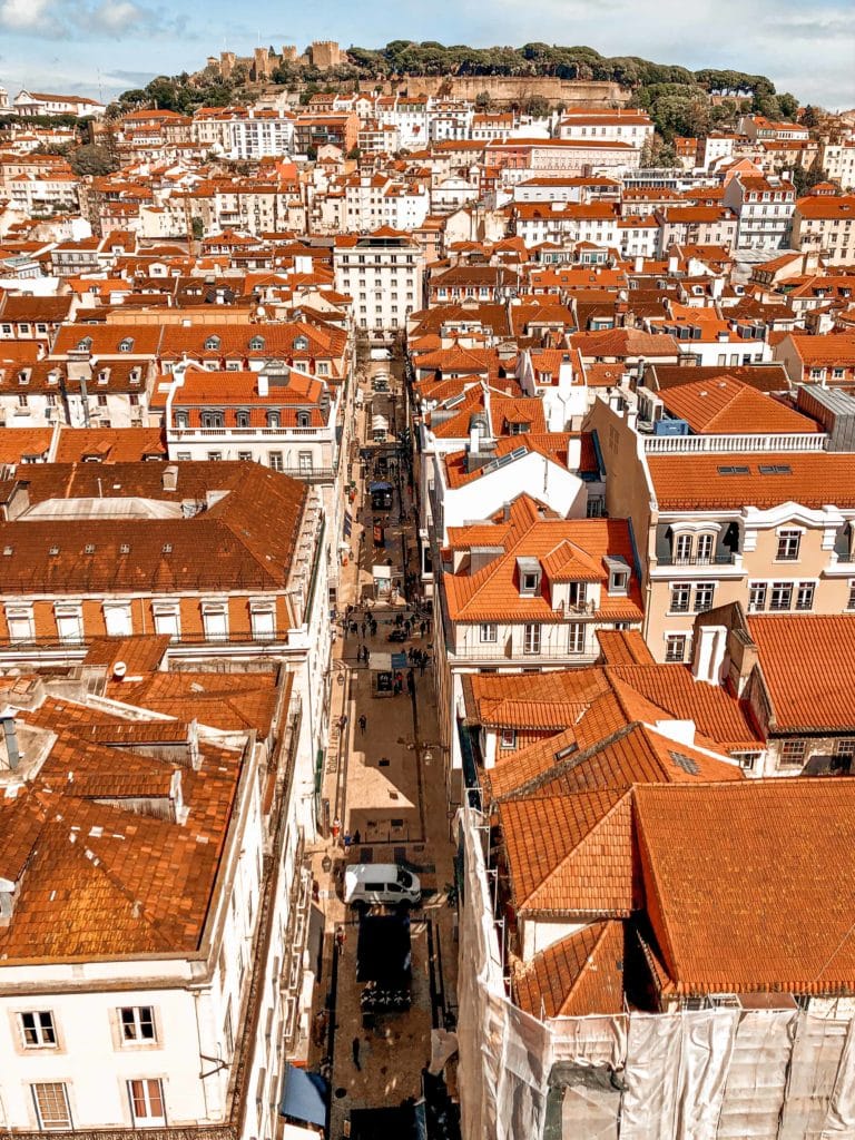 Dächer Lissabons von Die Touristenattraktion Elevador de Santa Justa