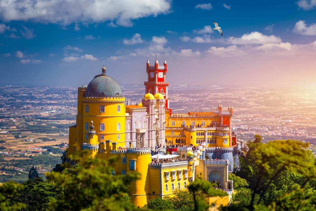 Luftbildaufnahme des Pena Palast in Sintra