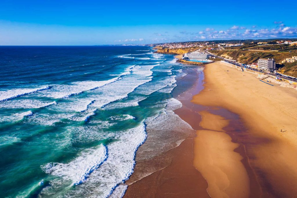 Praia Grande ist ein wunderschöner Strand in Sintra