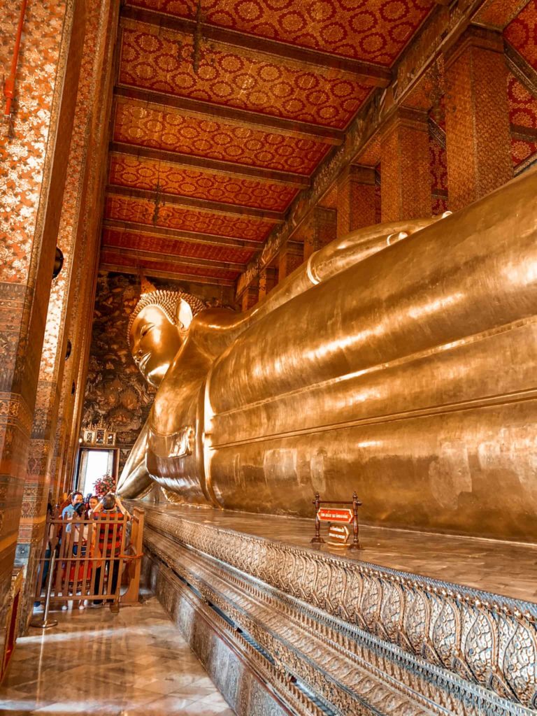Der Liegende Buddha ist 46 Meter lang & 15 Meter hoch