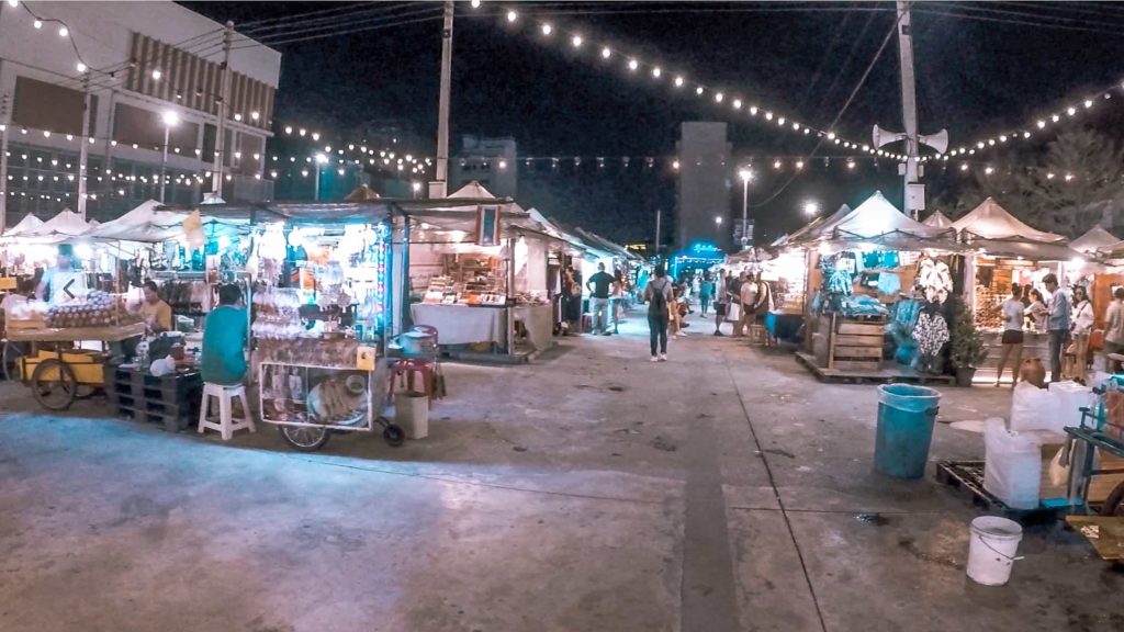 Night Market mit vielen Ständen