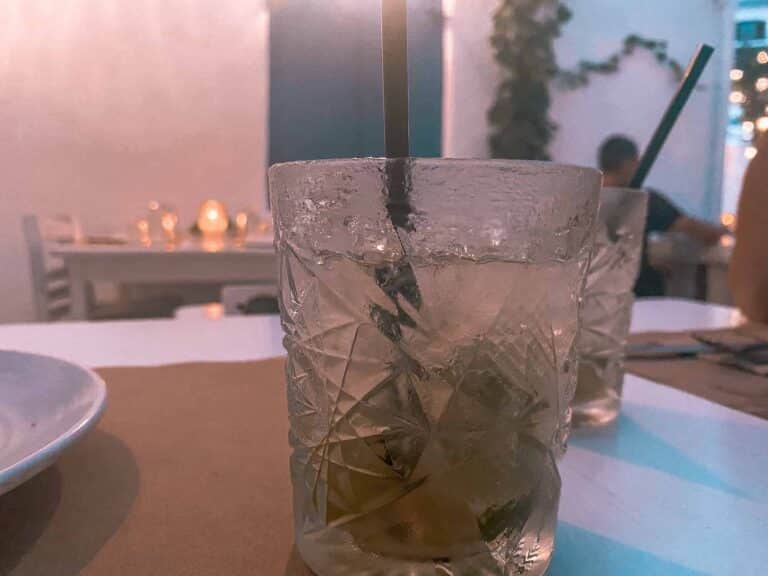 Cocktail trinken auf Mykonos