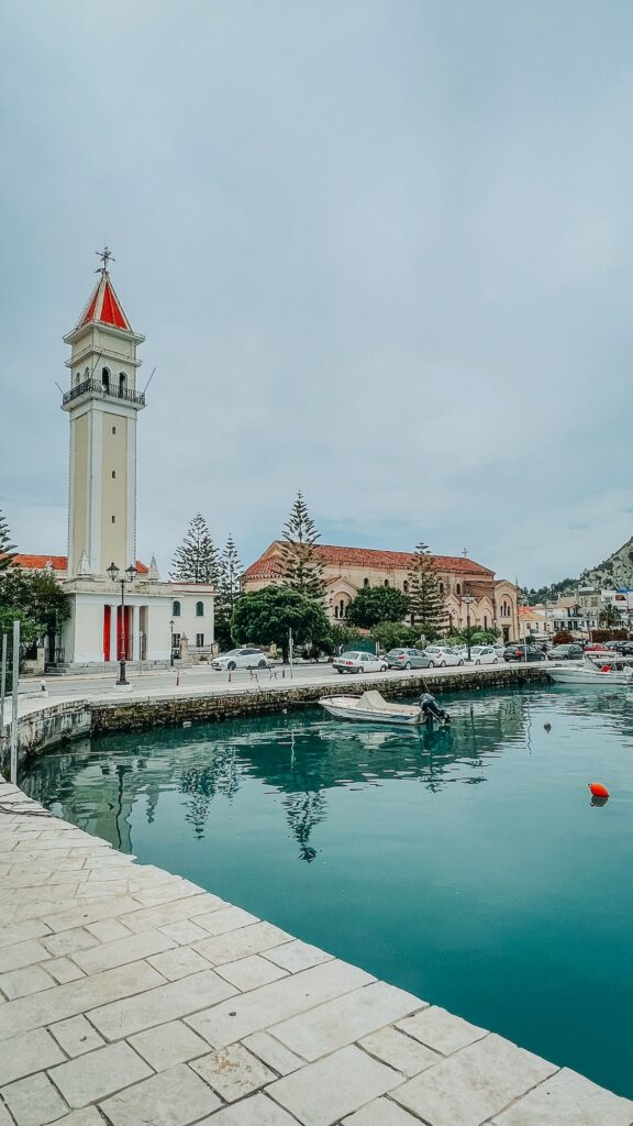 Zakynthos Town bietet verschiedene Sehenswürdigkeiten, wie z.B. den Hafen