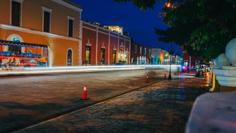Die Kolonialstadt Valladolid auf der Yucatan Halbinsel am Abend