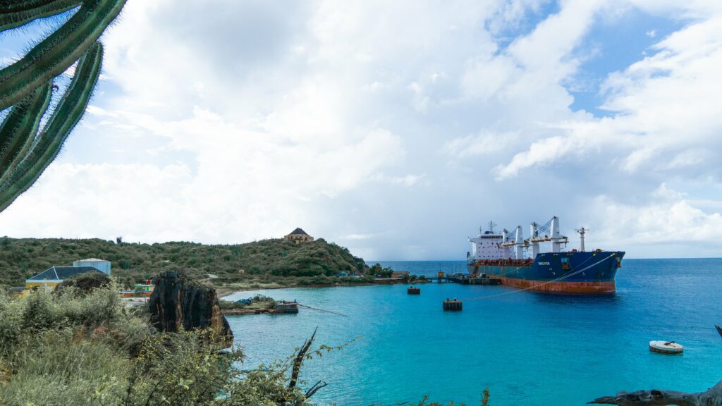 Curacao Schiff in Bucht