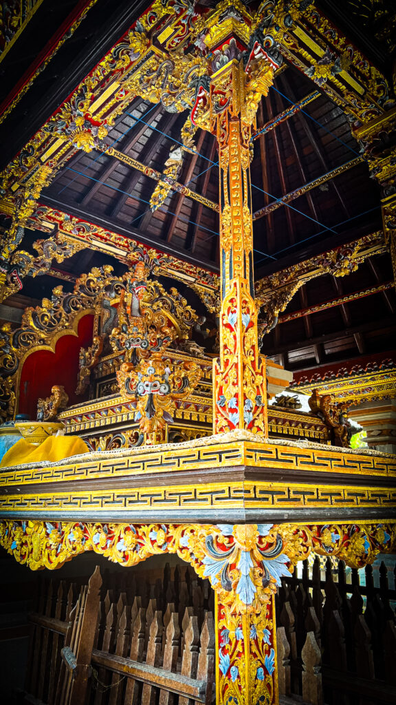 Pura Tirta Empul Tempel gold