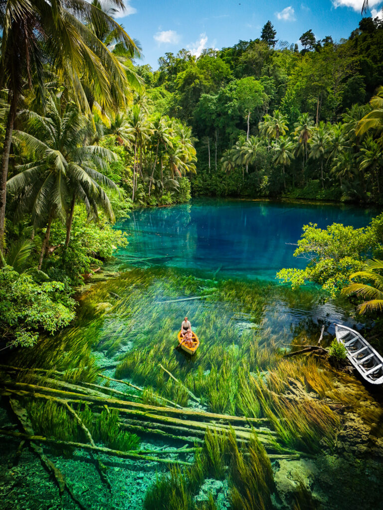 Boot auf Paisu Pok Lake Sulawesi